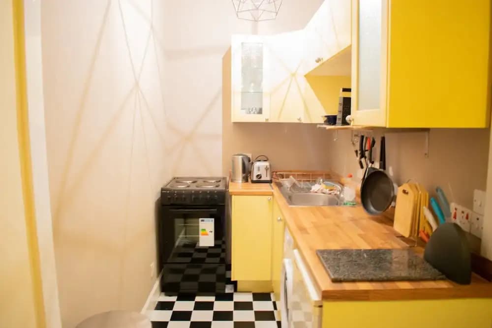 1 Bedroom Flat by Leith Walk - photo 2