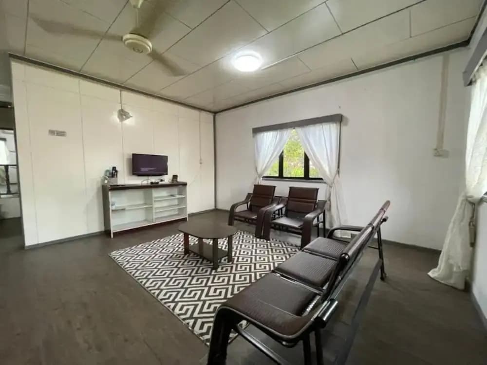 OYO Home 90349 Anique Hoemstay - photo 3