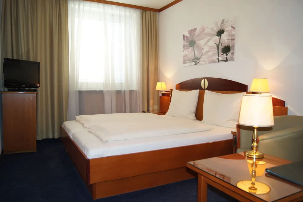 The Weekend Hotel - photo 4