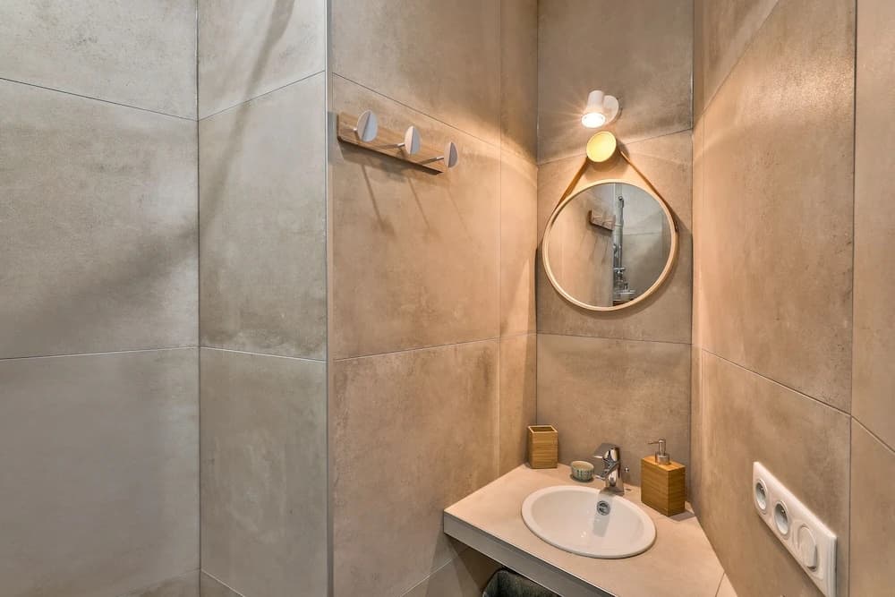 New Stunning 4 Bdrs Apt, With AC – Le Marais - photo 9