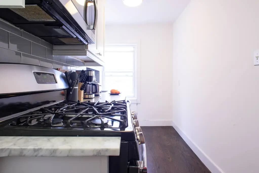 39-3 Newly Renovated 3 BR Prime Midtown Sleeps 6 - photo 16