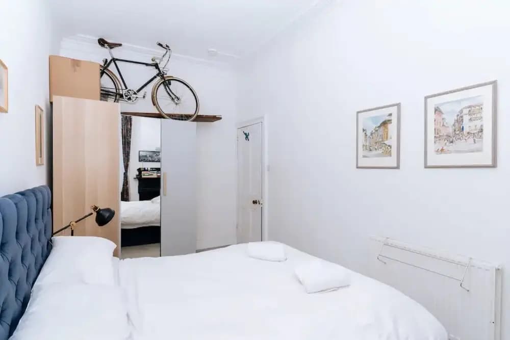 Spacious 3 Bedroom Flat in Edinburgh - photo 16