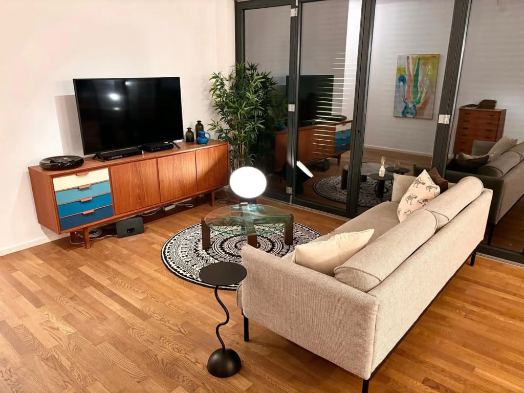 2 Bedroom Mauerpark-Apartment, Berlin Mitte View calendar - photo 4