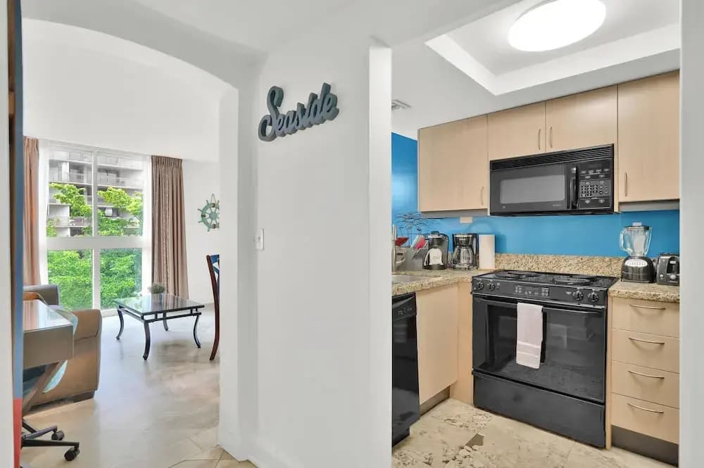 Relaxing Condo with Free Parking - photo 24