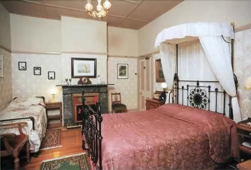Sirens Bed & Breakfast - photo 3