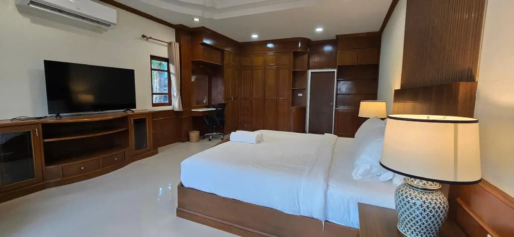 ROYAL PINEAPPLE HOTEL | A Welcome to Wealth and Good Fortune - photo 27
