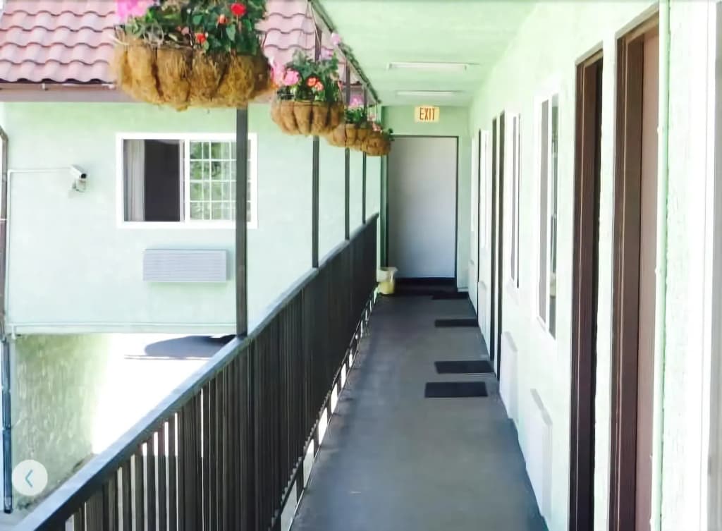 Eagle Rock Motel - photo 13