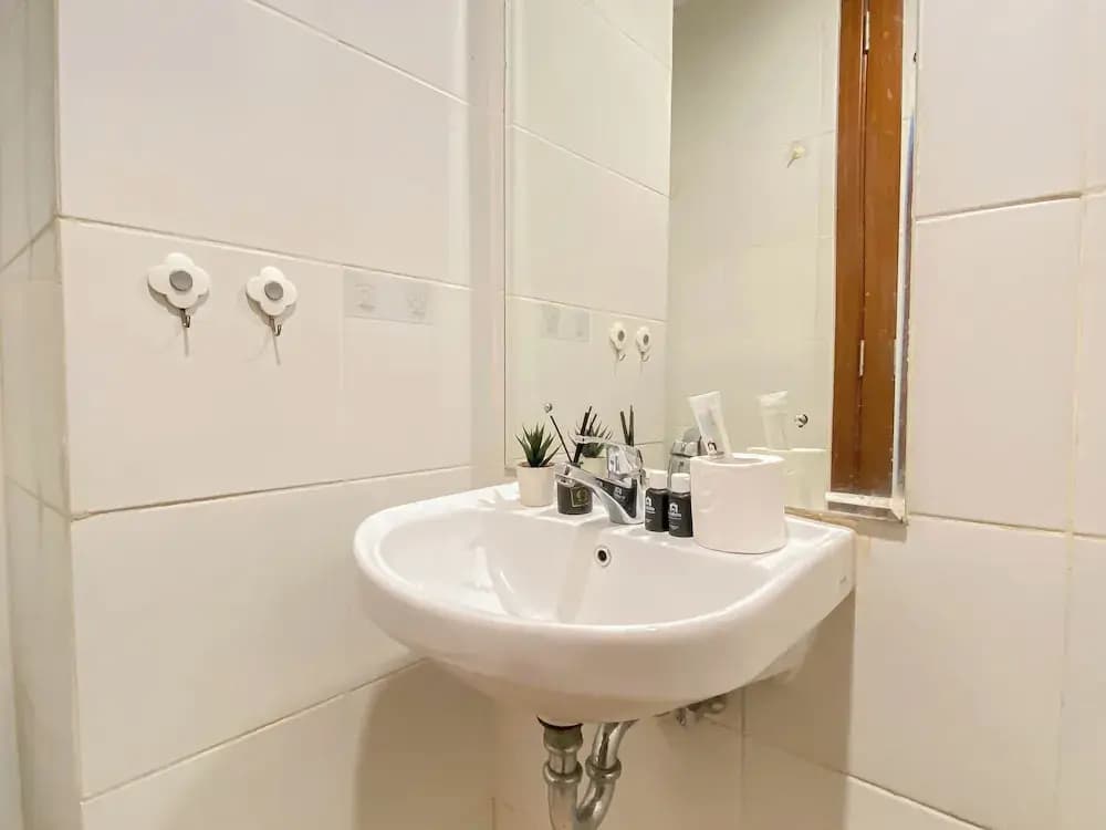Basic 1Br Apartment At Vittoria Residence - photo 6