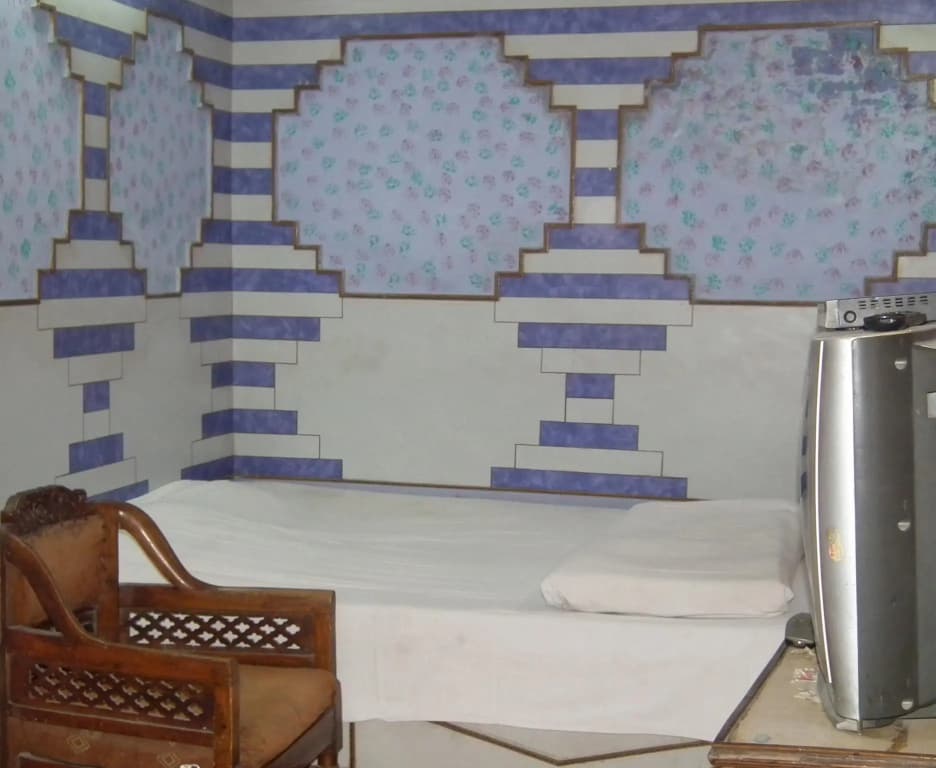 Hotel Paras - photo 1