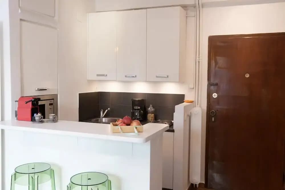White n Bright Studio Apt - photo 14