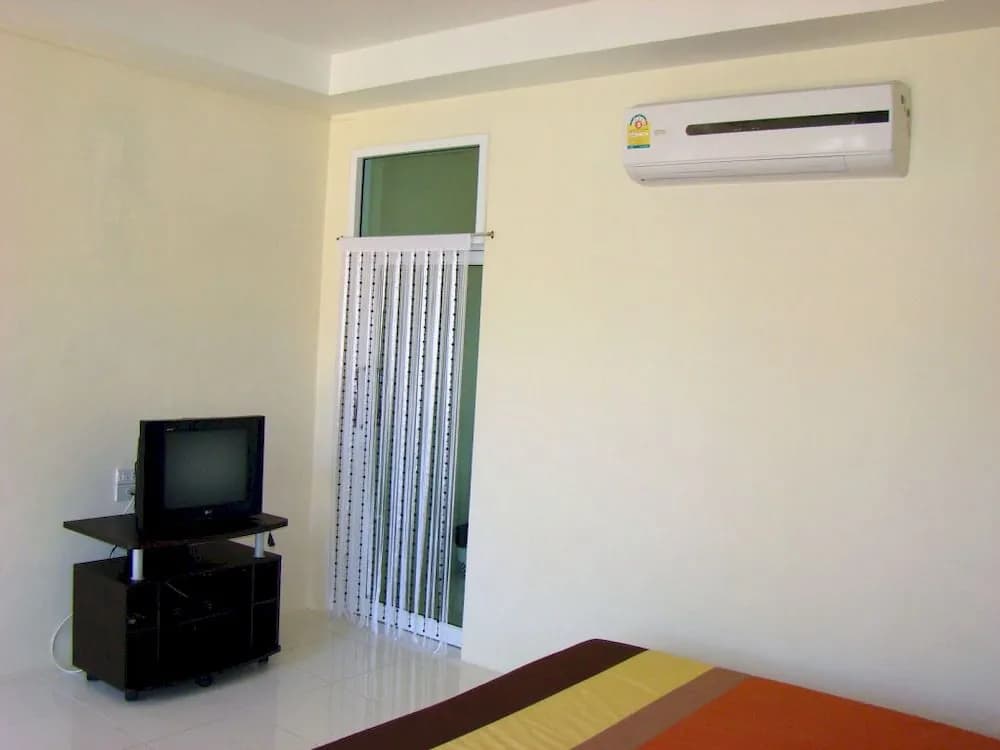 Sea Beach Koh Larn - photo 11