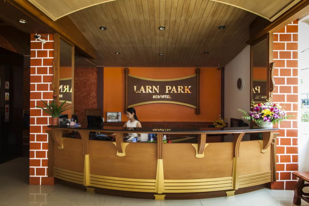 Larn Park Resortel - photo 2