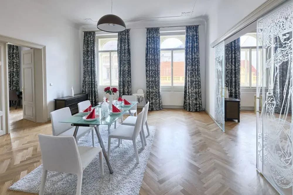 EMPIRENT Grand Central Apartments - photo 6