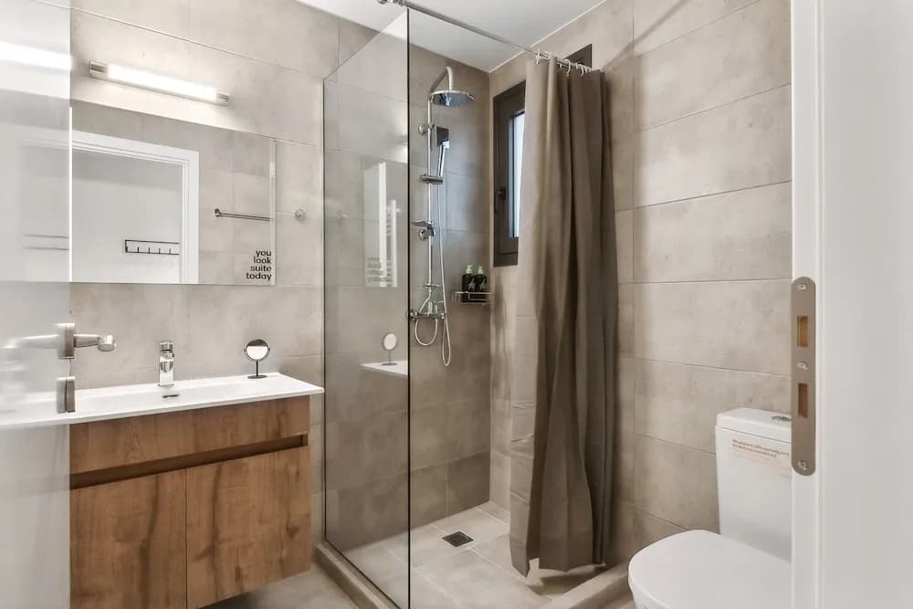 Limehome Athens Solonos City Center - photo 9