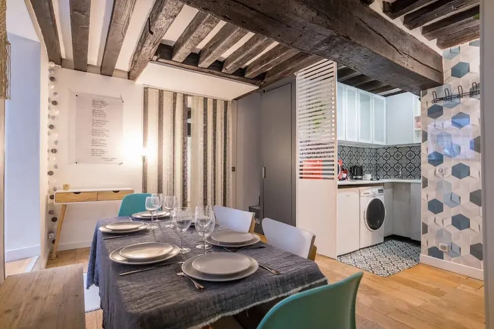 Chic Apartment With Patio - 2br/6p - Le Marais - photo 17