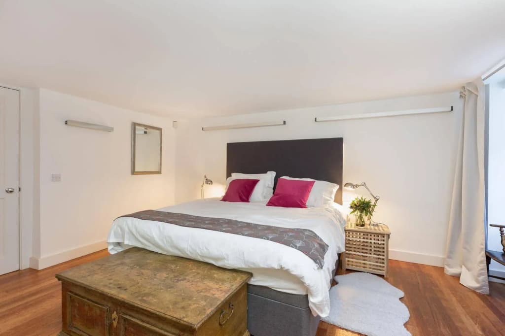 Dundas Apartments - photo 3