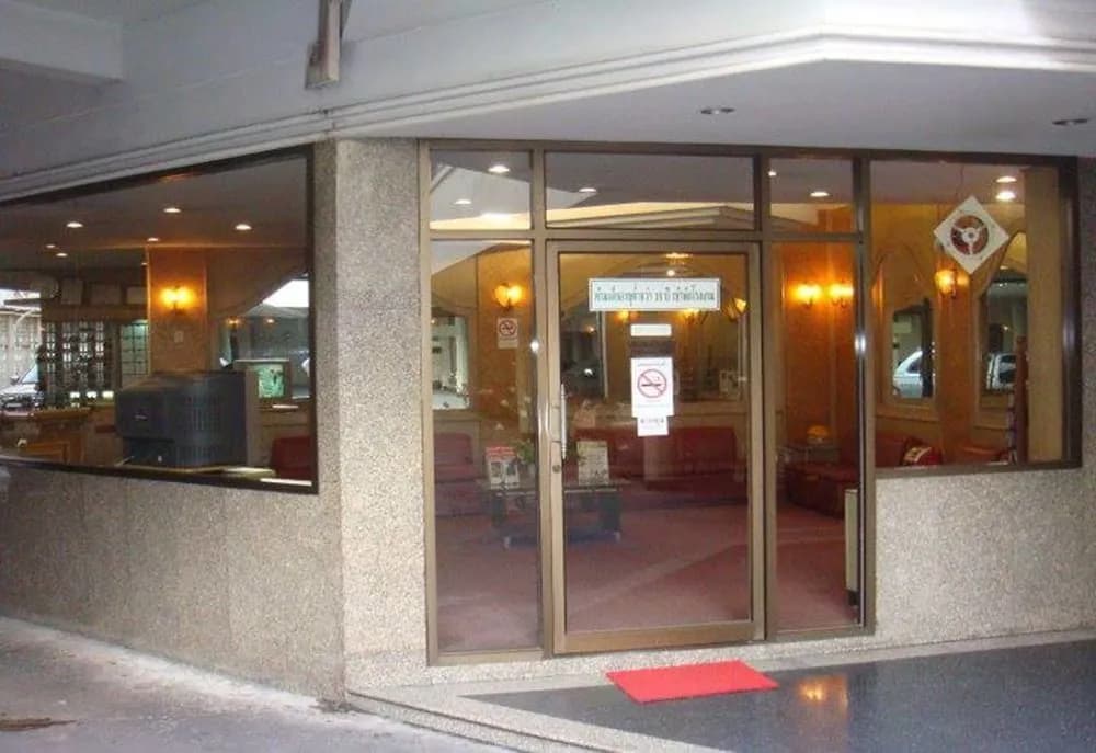 Green Hotel - photo 1