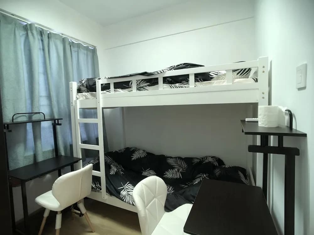 Sunny’s Four Bedrooms Sea View Lock Hart Apartment - photo 2