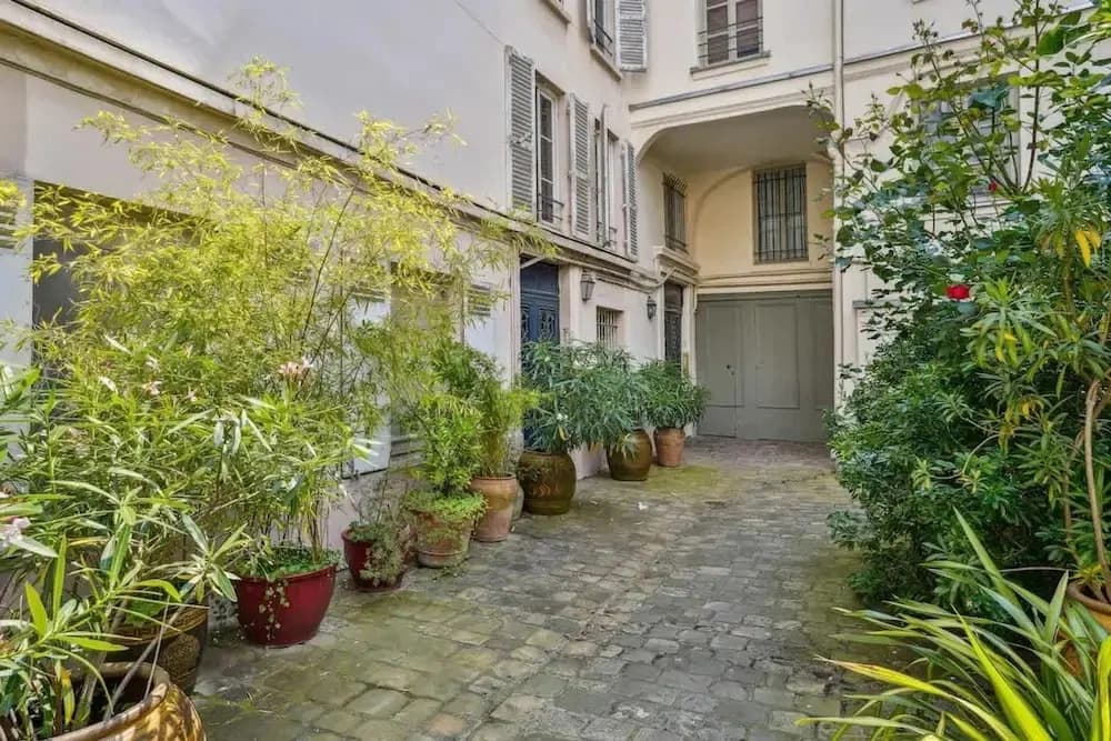 Luxury Studio in Paris - S Vres - Mobility Lease - photo 1