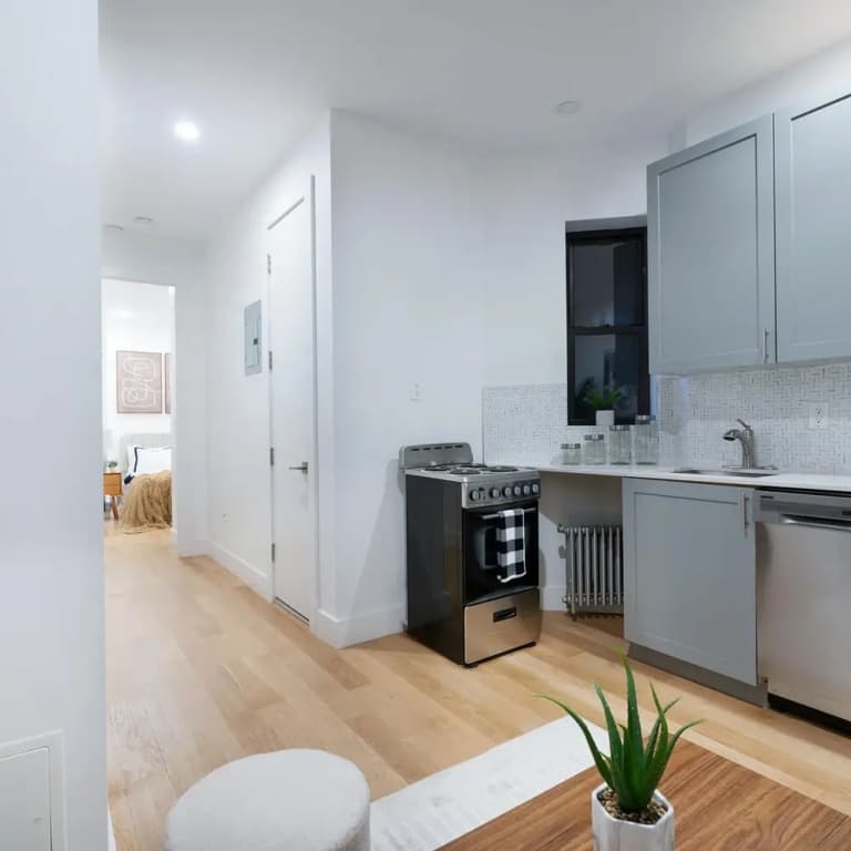 1290-3 New Renovated 2 Bedrooms in UES - photo 12