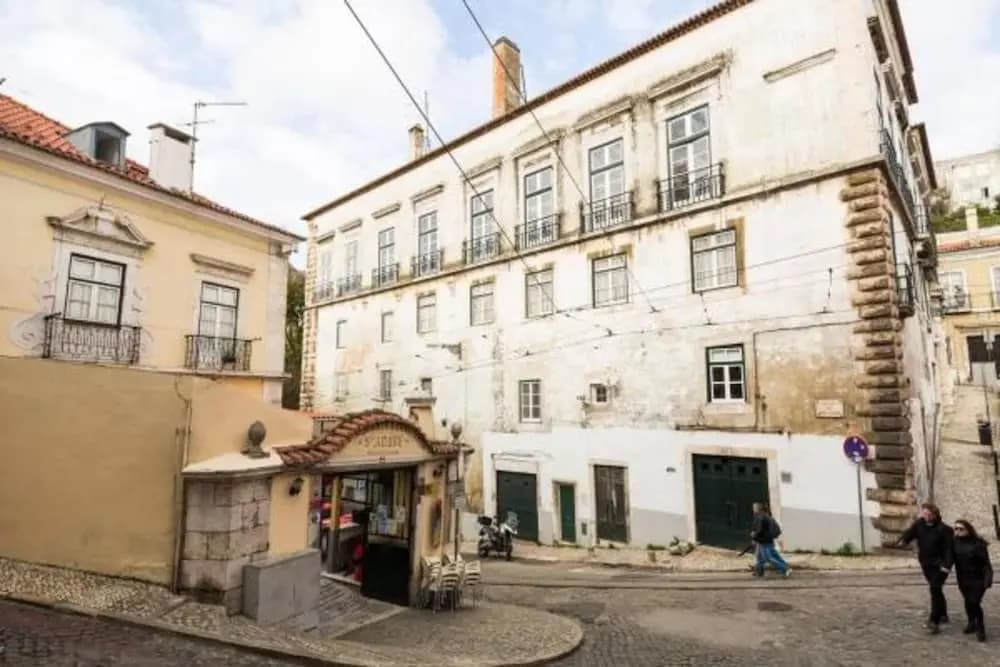 Ola Lisbon - Castelo III - main photo