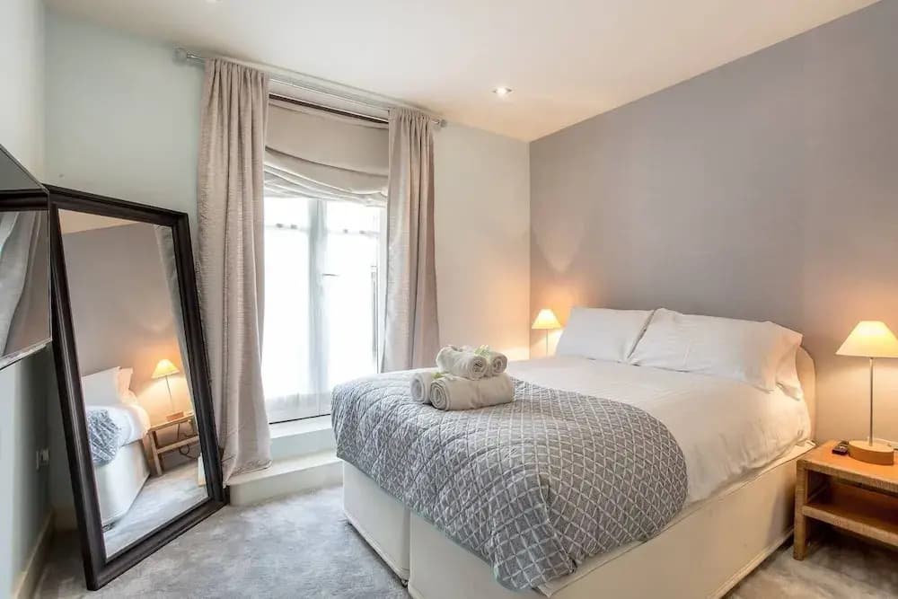 Stylish 2bed Apt With Free Parking/elevator - photo 3