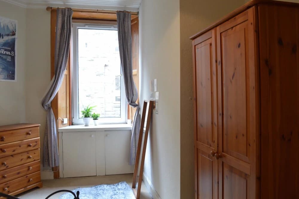 1 Bed Flat In City Centre - photo 3