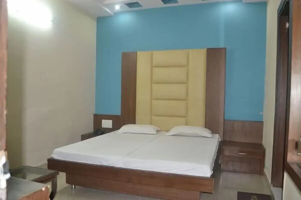 Hotel Saina International - photo 28