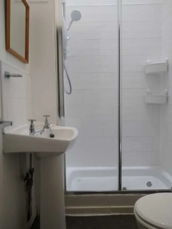 Lauriston Central Skylight Roomz - photo 6
