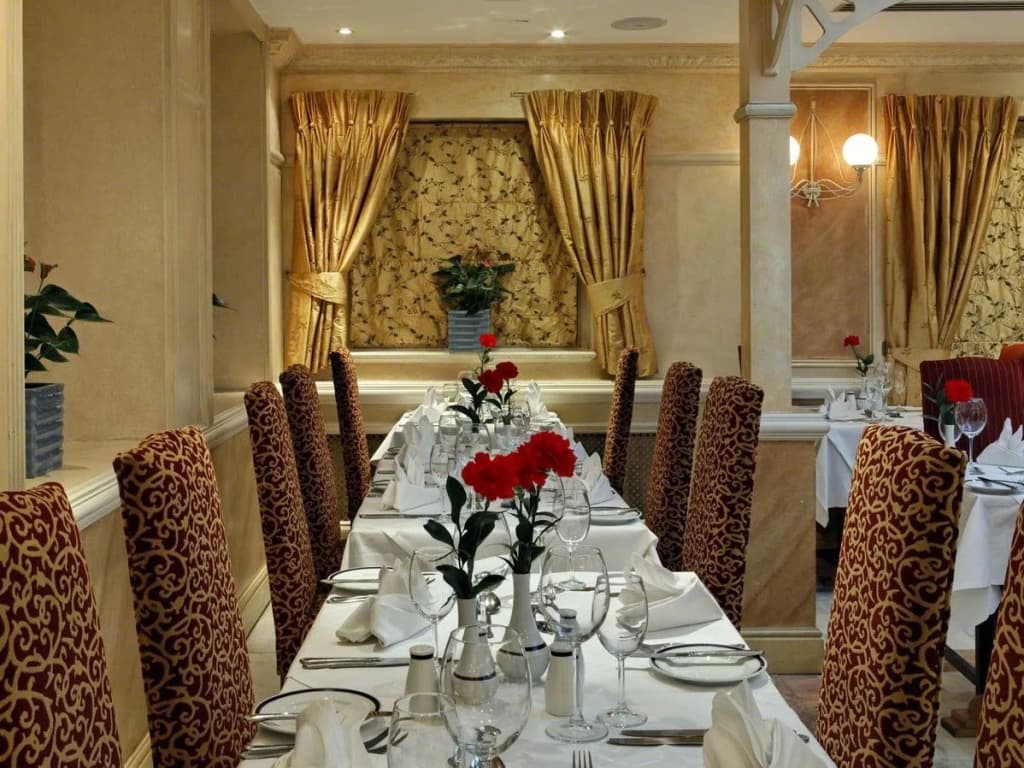 Rochester Hotel by Blue Orchid - photo 16