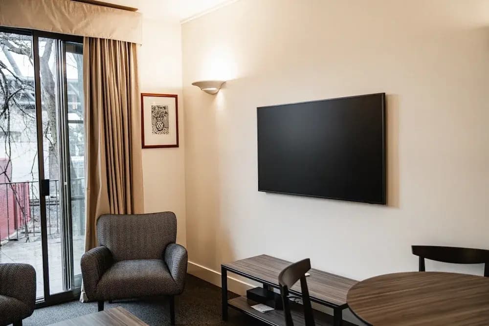 Chic 1-bed in East Melbourne With Gym & Pool - photo 2
