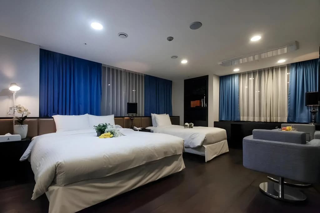 Pharos Hotel - photo 4