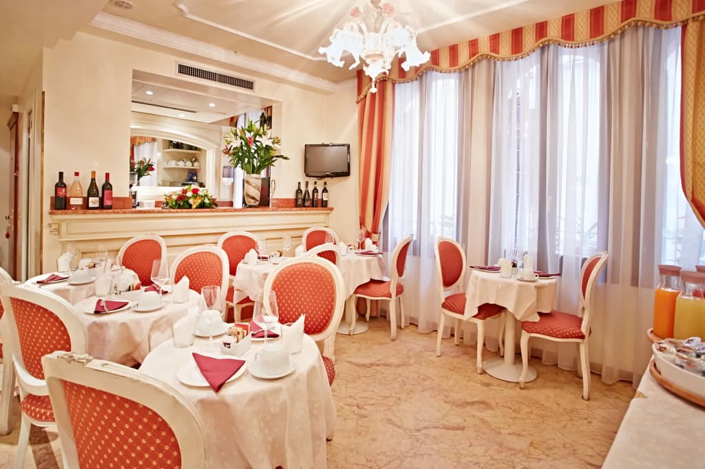 Hotel San Luca - photo 16