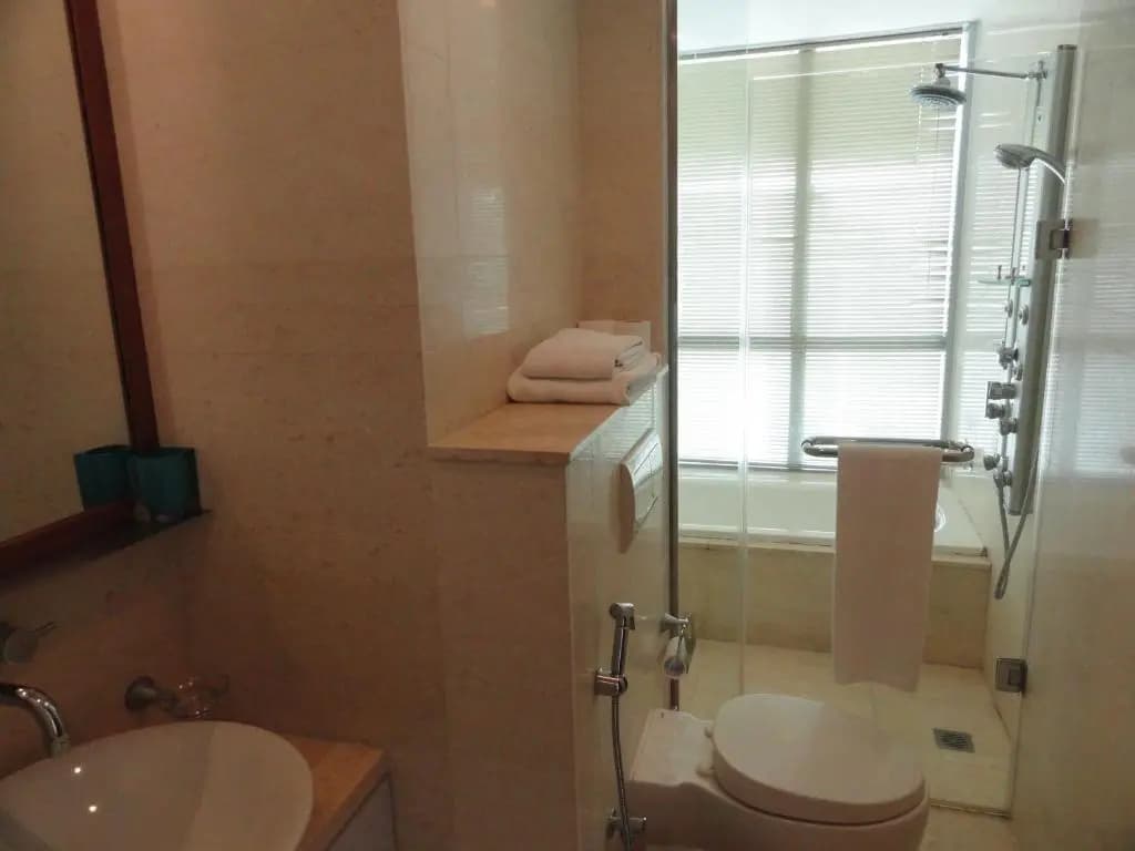 Sea View Monarch Apartment located within Cinnamon Grand Hotel Complex - photo 10