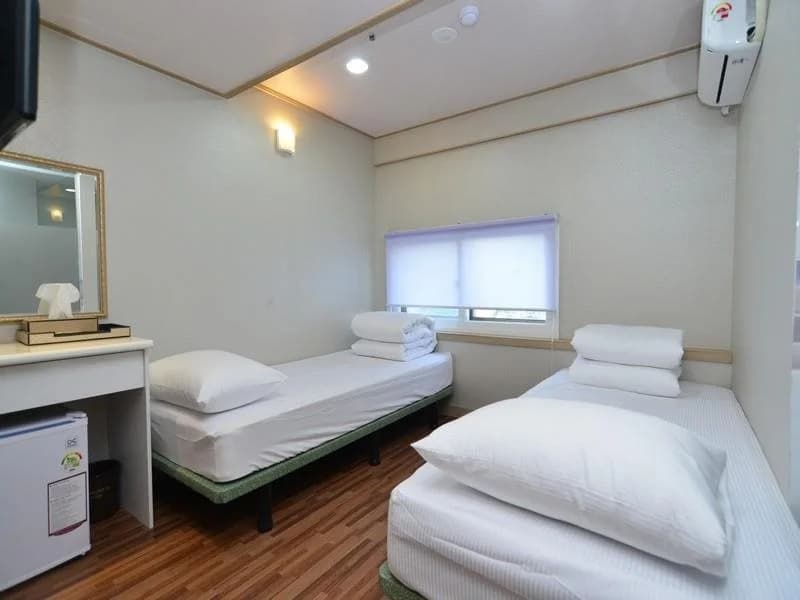 2u Hotel - photo 3