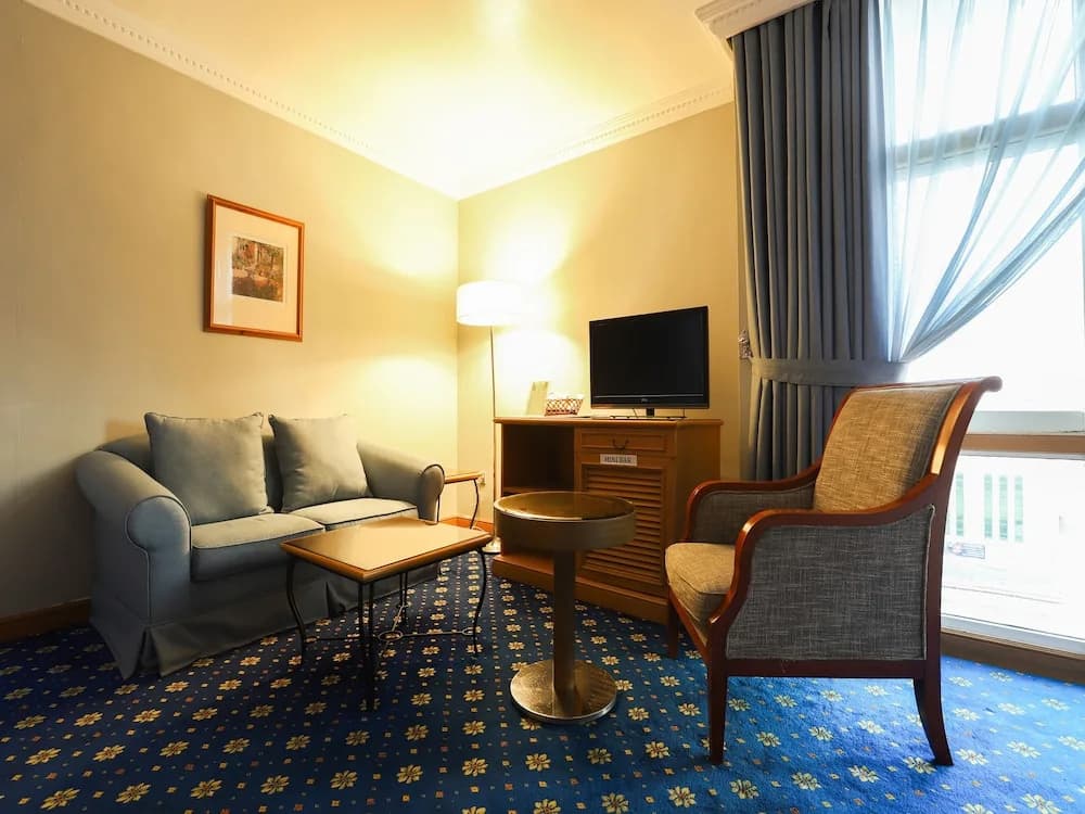 City Plaza Hotel by OYO Rooms - photo 6