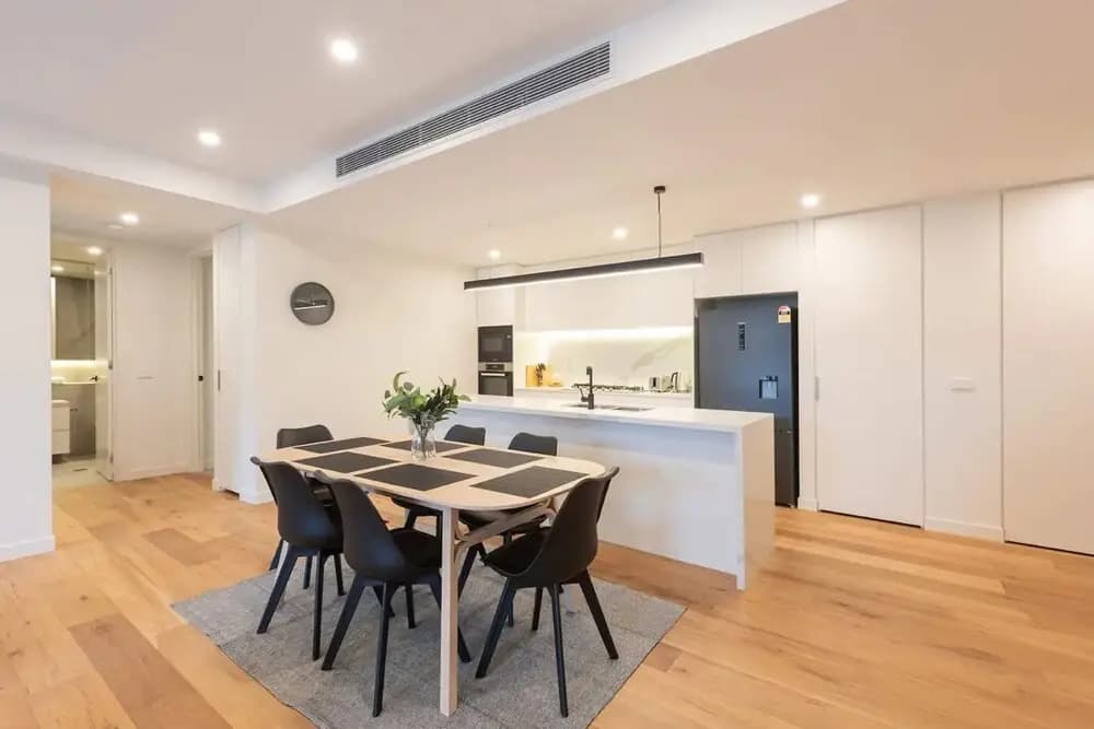 Luxe 3 Bedroom Apartment With Parking - photo 13