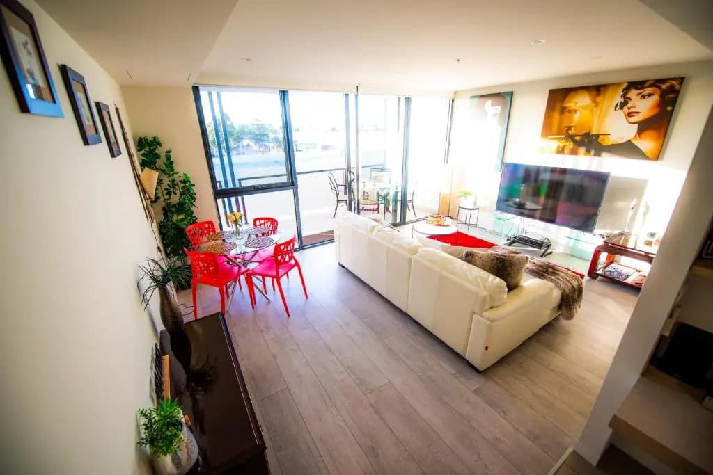 Modern, Clean, Luxury at the Right Price..... - photo 6
