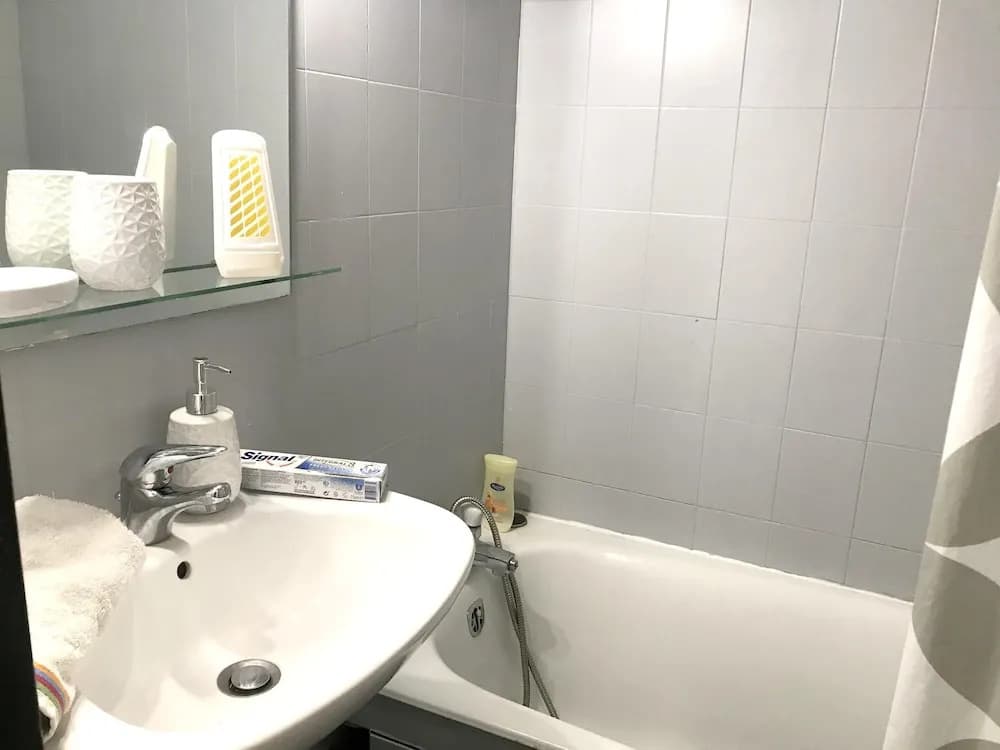 Studio In Nice With Balcony And Wifi 20 M From The Beach - photo 4