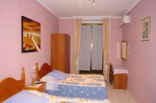 Hostal Dos Naciones - photo 2