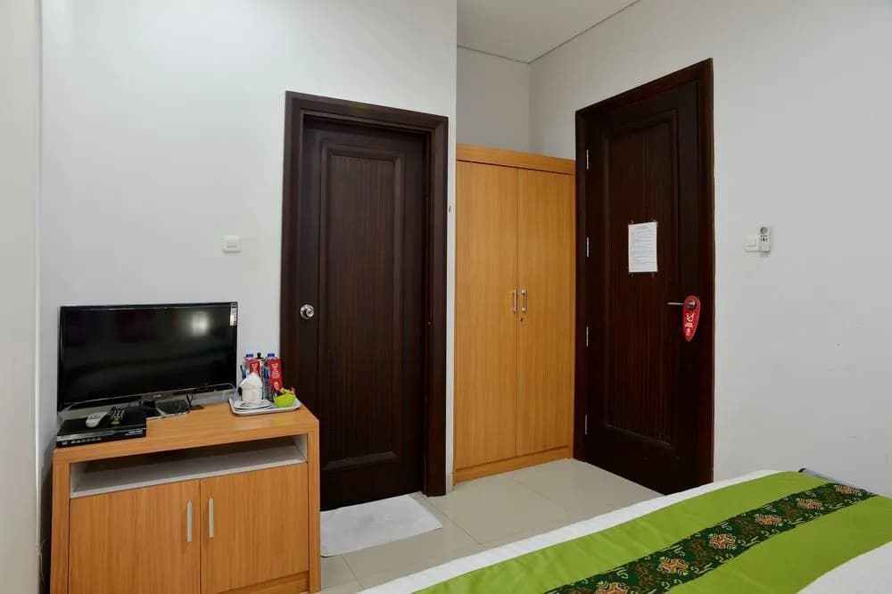 ZEN Rooms Basic Kelapa Dua Kebon Jeruk - photo 16