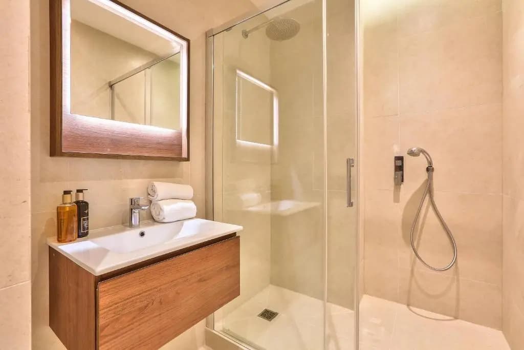 119 - Urban Spacious Apartment Sebastopol - photo 8