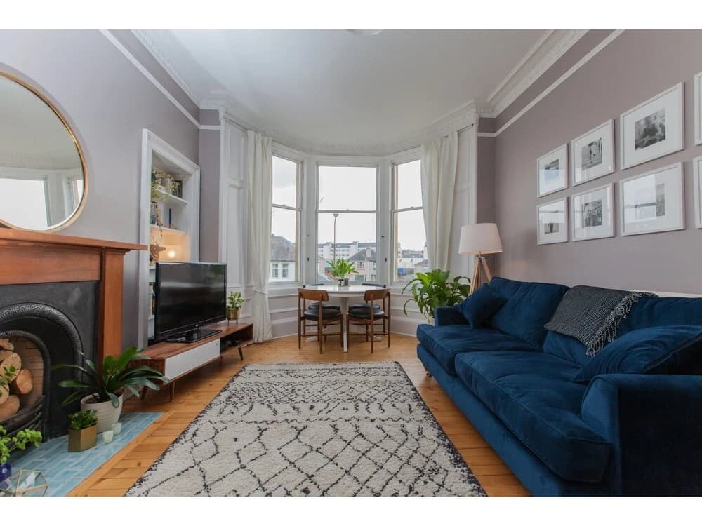 Spacious, Stylish 2BR Flat For 4 in Leith Walk - photo 8