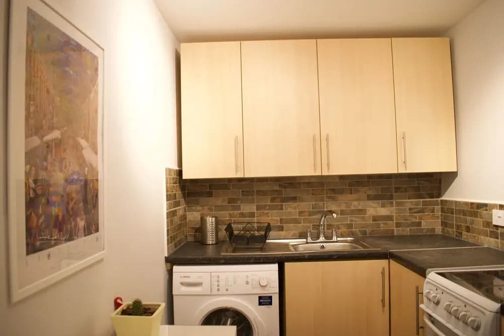 Welcoming 2 Bedroom Flat Near Fountainbridge - photo 9