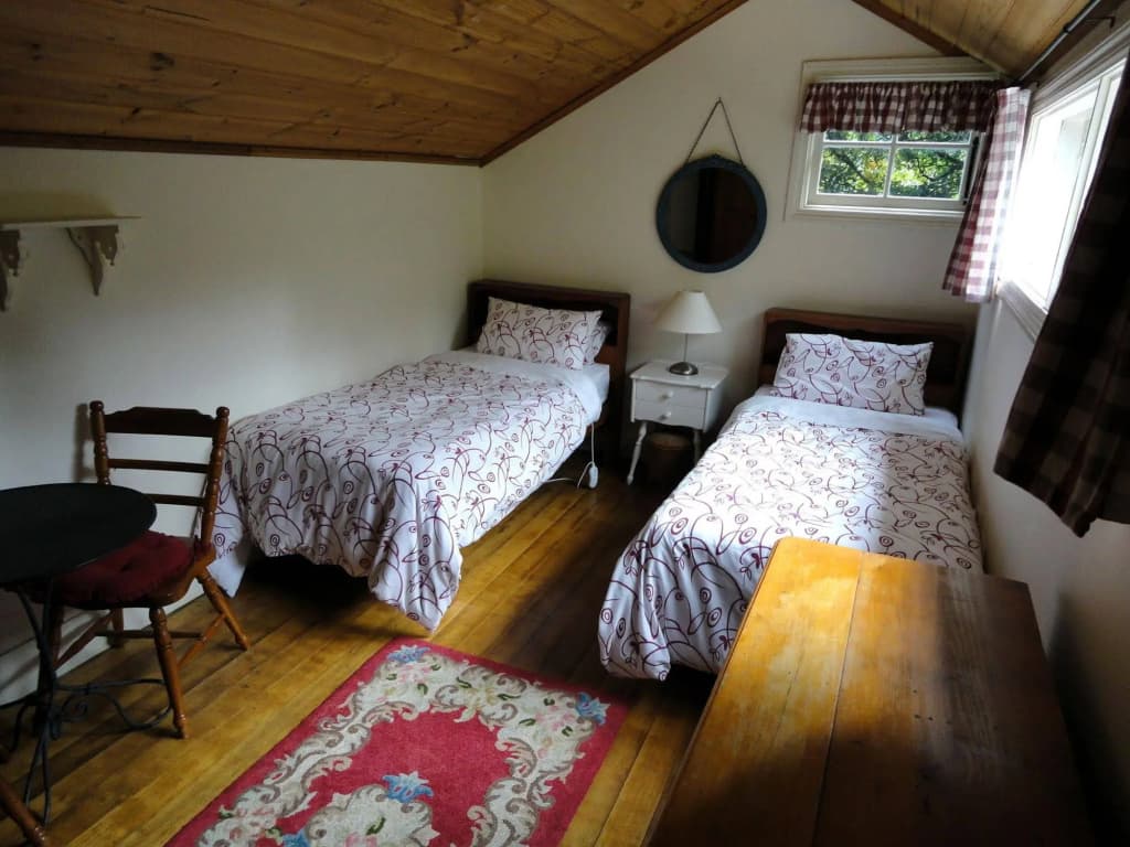 Stones Throw Cottage Bed & Breakfast - photo 2