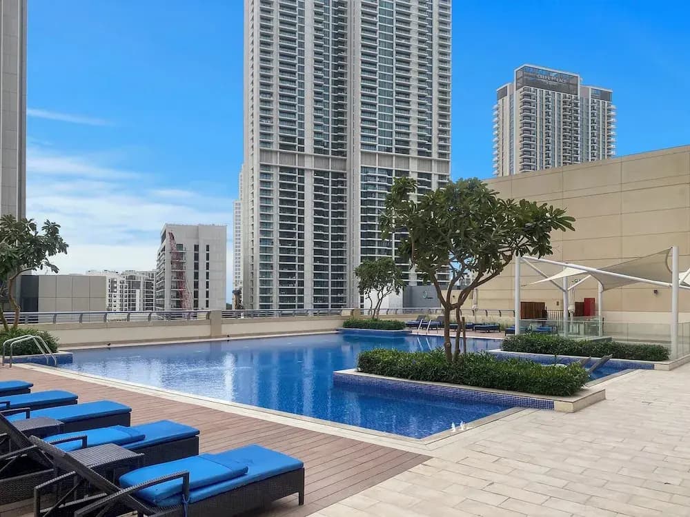 Elegant 1BR with Panoramic Views - photo 9