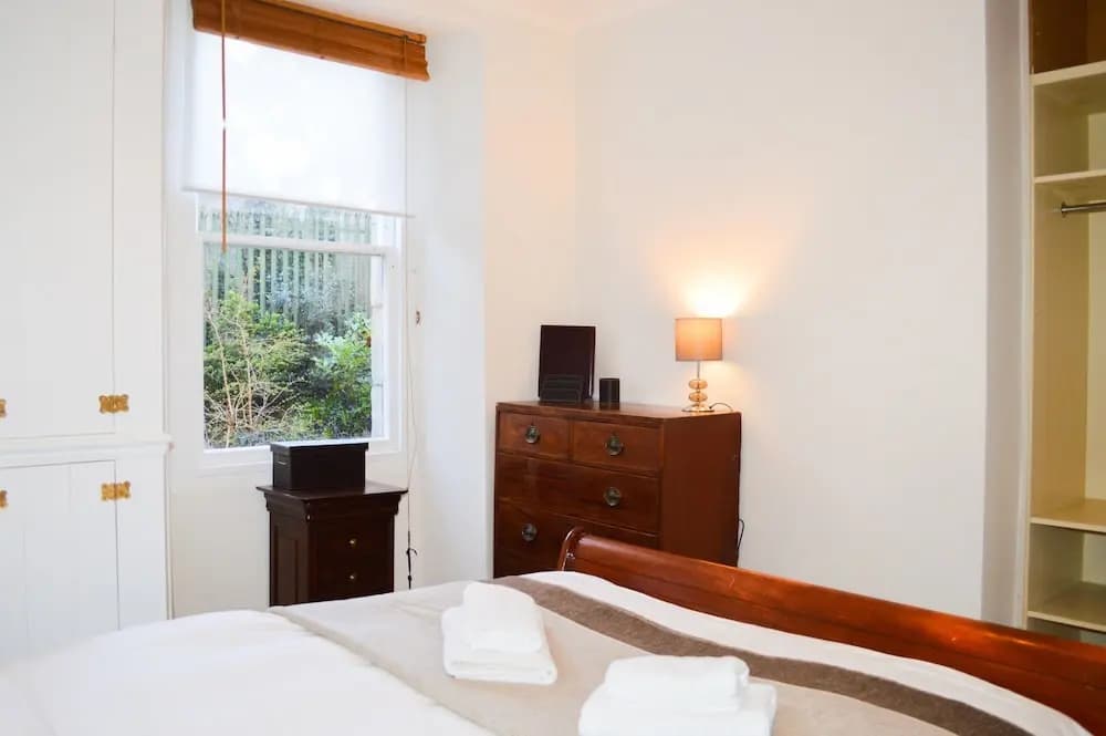 Peaceful 1 Bedroom Edinburgh Home - photo 9
