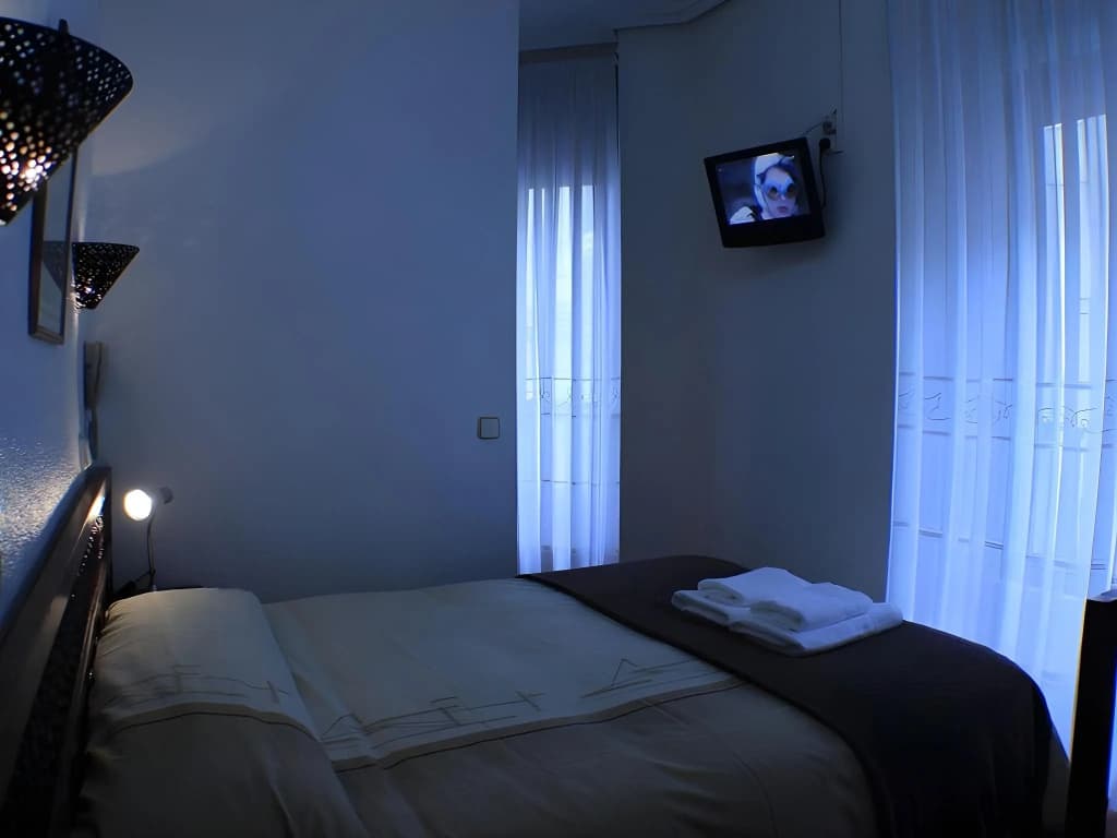 Hostal Esmeralda - photo 18