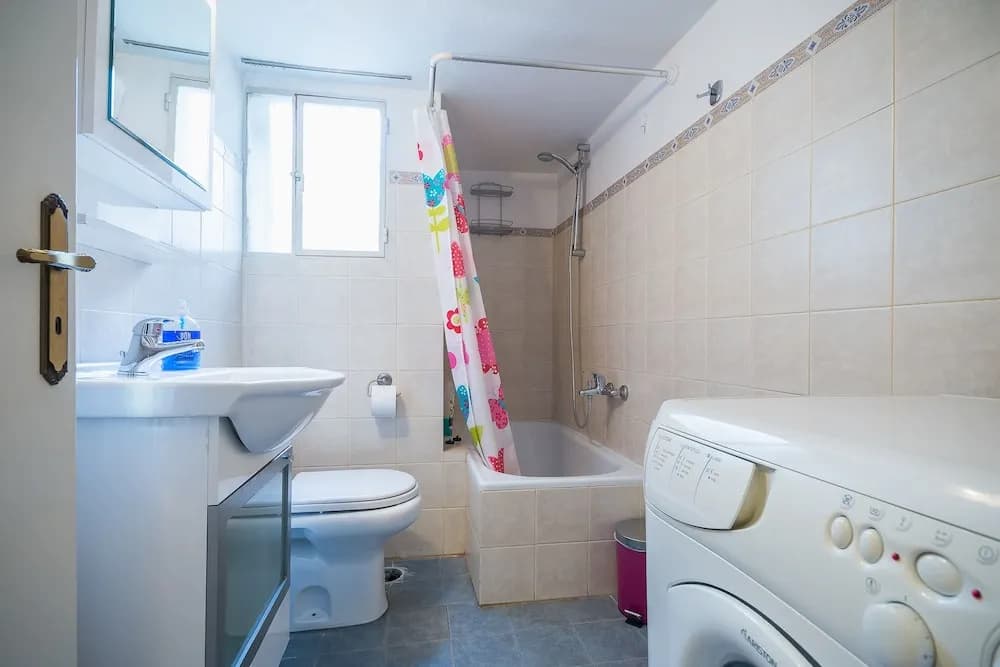 Comfortable Central Athens Flat by Cloudkeys - photo 6