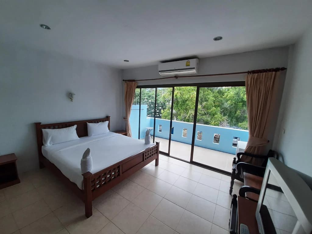 Holiday Guesthouse - photo 3